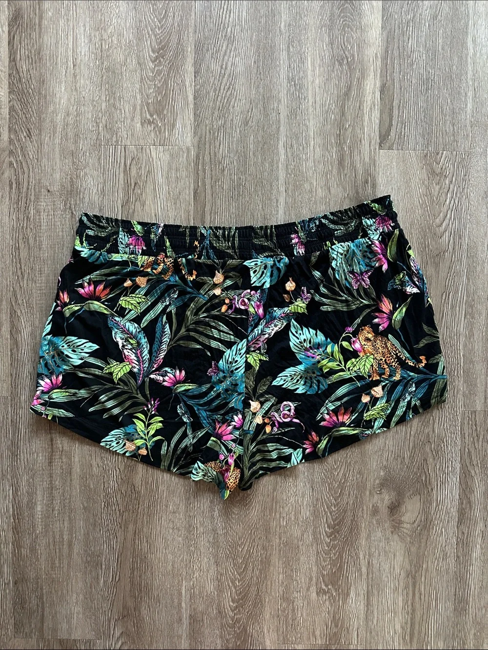 Soma Cool Nights Short Sleeve Notch Collar & Shorts Pajama Set Into The Wild XXL - Picture 8 of 8